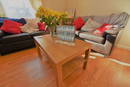 4 bedroom Flat in Flat 10, Leeds - Photo 4