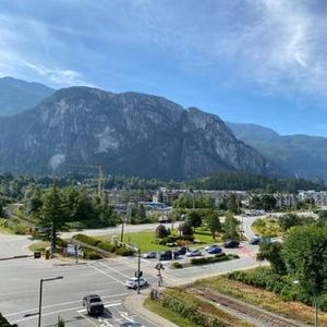 Fully Furnished 2 Bed+1 Bath - Squamish - Photo 2