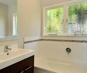 3 Bedroom in Milford with double lock up garaging - Photo 5