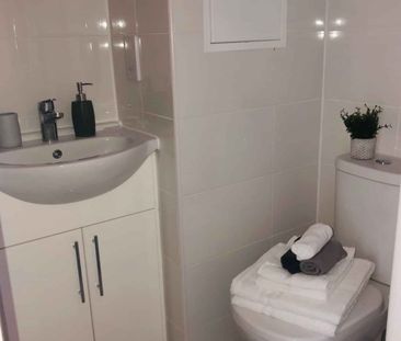 Classic Ensuite - Photo 2