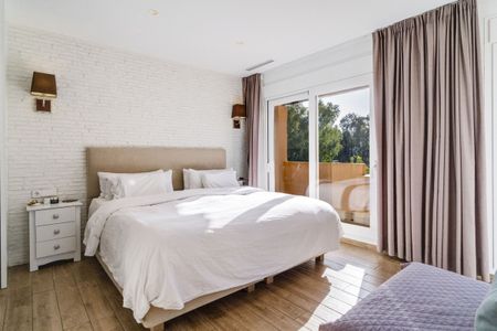 Townhouse · The Golden Mile - Photo 5