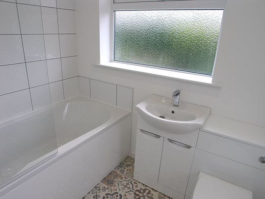 Mellowdew Road, Stourbridge Monthly Rental Of £1,300 - Photo 1