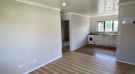 Cozy 3-Bedroom Home with Detached Garage on Grandview Road - Photo 4