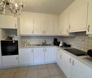 GELIJKVLOERSAPPARTEMENT MET TERRAS EN GARAGE IN HET CENTRUM VAN TIELT. - Photo 3