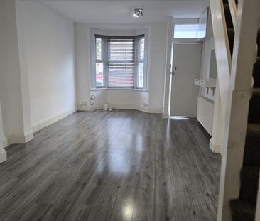 2 Bed Terraced House, Tennyson Road, E15 - Photo 2