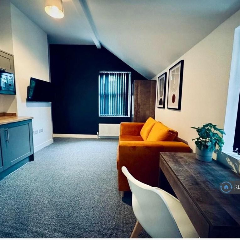 1 bedroom in a house share to rent - Photo 1