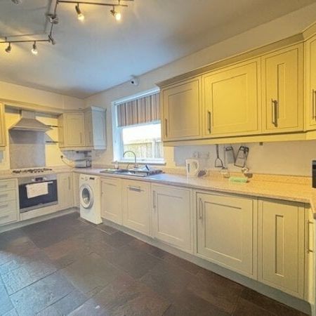 Room 5, Priestic Road, Sutton-In-Ashfield, NG17, Property for rent - Photo 1