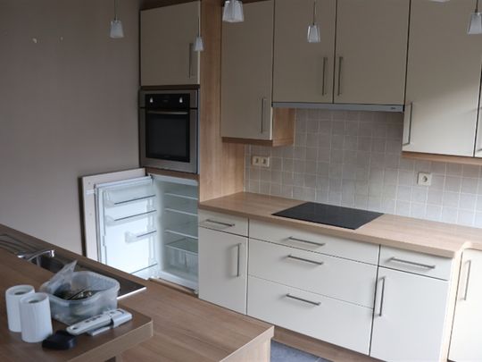 Instapklaar en centraal gelegen duplex appartement, 100m² op 2eV met 1 SLK, ruim terras en garage. - Foto 1