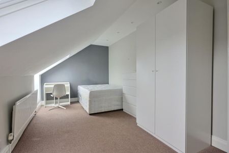5 bedroom Student Terraced House to rent in Deuchar Street, Newcastle Upon Tyne - Photo 3