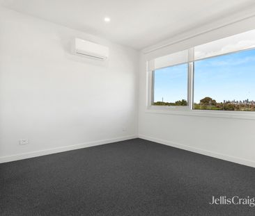 2 Ginning Road, Yarraville VIC 3013 - Townhouse For Rent | Domain - Photo 4