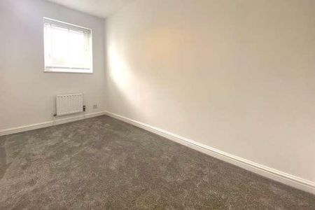 Walnut Tree - Modern Bedroom Home With Parking, MK7 - Photo 2