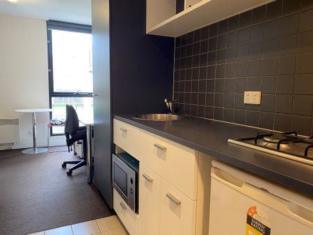 Fully furnished delight suitable for anyone! - Photo 4