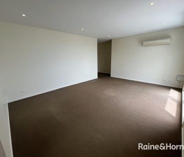 Modern Two-Bedroom Living in Gungahlin - Photo 1