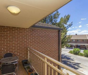 Bright and Modern Two-Bedroom Apartment in the Heart of Lyneham - Photo 4