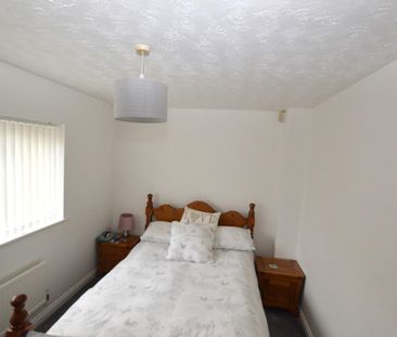 2 bedroom House To Let Total Size: 776 SQ FT - Photo 2