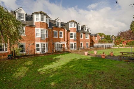 2 bedroom maisonette to rent - Photo 2