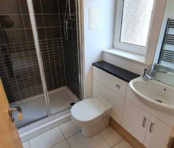 2 bedroom property to rent in Renfrew - Photo 4