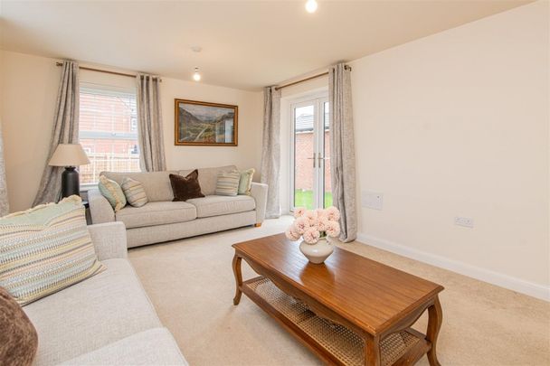4 bed House - Detached To Let - Photo 1