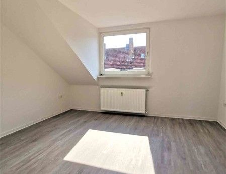 Frisch renovierte 3-Zi.-DG-Whg. mit modernem Badezimmer - Photo 1