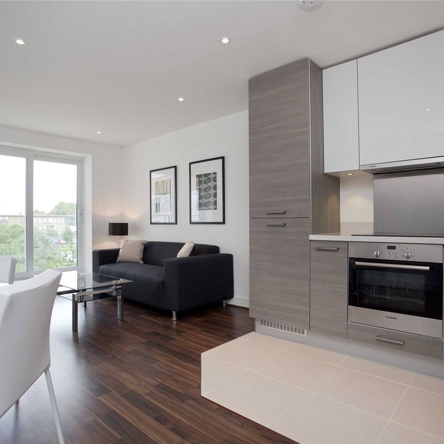 Bromyard Avenue London W3 - Photo 1