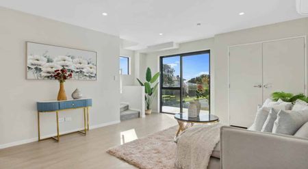 Mangere, 4 bedrooms - Photo 5