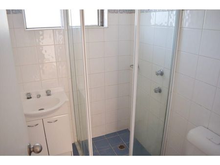 Top-Floor One-Bedroom in the Heart of Enmore - Photo 4