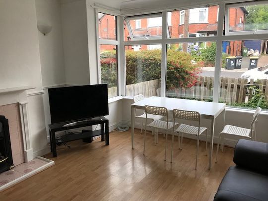 3 Derwentwater Grove, Leeds, LS6 3EN - Photo 1