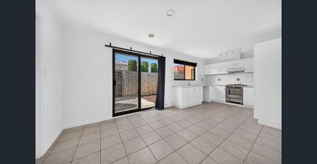Spacious and Freshly Updated Home in a Convenient Altona Location - Photo 4