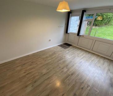 2 bedroom semi-detached bungalow to rent - Photo 6