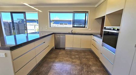 Bell Block - 3 Bedrooms - Photo 3