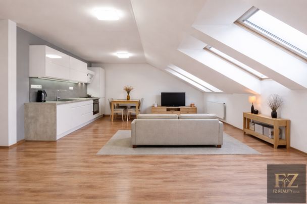 Pronájem bytu 1+kk a garsoniéry 40 m², Jeronýmova 722, Tábor - Фото 1