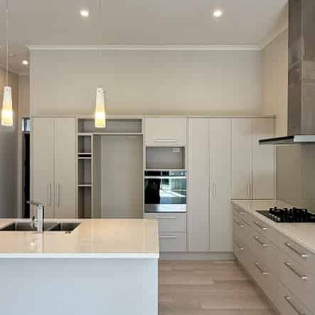 Modern Family Living in Karaka Area - Photo 1