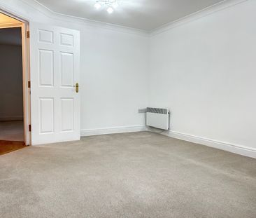 Two Bedroom Modern Pristine Apartment for Rent in Gravesend - Photo 5