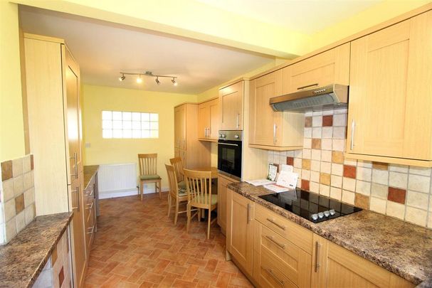 2 bedroom semi-detached bungalow to rent - Photo 1