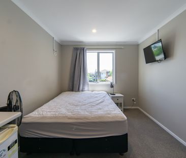 Convenient All inclusive 1-Bedroom with Ensuite - Walking Distance ... - Photo 2