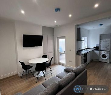 1 bedroom in a house share to rent - Photo 3