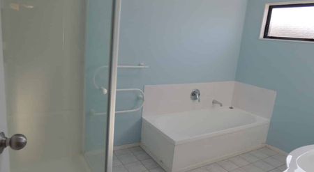 PAKURANGA 4 bedrooms family home - Photo 5