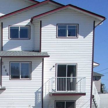 Beautiful 3 Storey Townhouse in Peden Hill Area - Photo 4