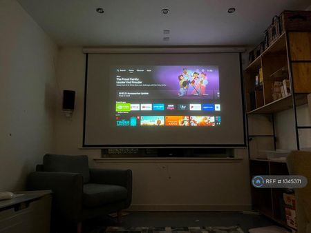 4 bedroom detached house to rent - Photo 2