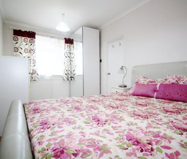 4 Bedroom House - End Terrace To Let - Photo 5