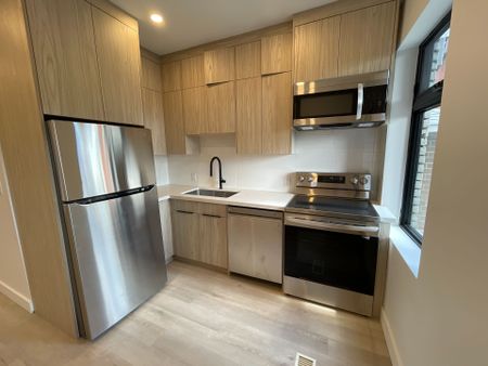 For Lease - 1821 Davenport Road Unit# Main, Toronto, Ontario - Photo 4