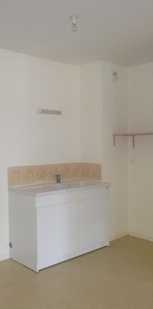 Location Appartement 2 pièces 39m² ALLONNES 72700 - Photo 1