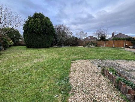 Heathy Close, Barton On Sea, New Milton, Hampshire, BH25 - Photo 3