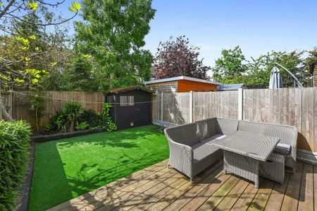 5 bedroom end of terrace house to rent - Photo 4
