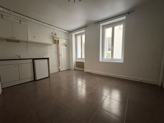 STUDIO 20 m2 – REFAIT A NEUF – en rez-de-chaussée – sur COUR – - Photo 1