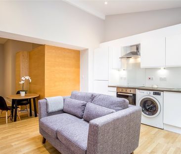 52 Bankfield Road, Huddersfield, HD1 - Photo 2