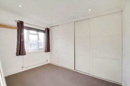 4 bedroom semi-detached house to rent - Photo 4