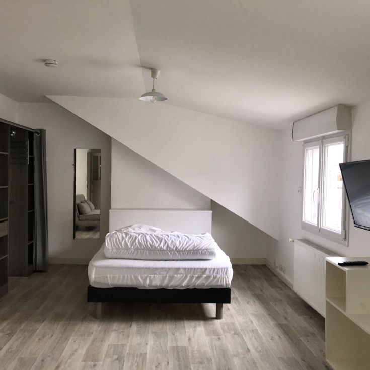 STUDIO MEUBLE REFAIT A NEUF SECTEUR GARE - Photo 1