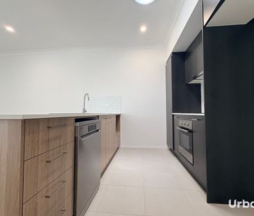 Three-bedroom Duplex in Lochinvar with Solar System. - Photo 6