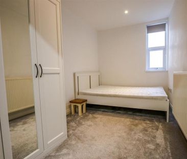3 bedroom flat to rent - Photo 6